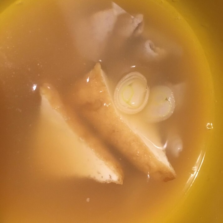 もつ、厚揚げ、ねぎの味噌汁
